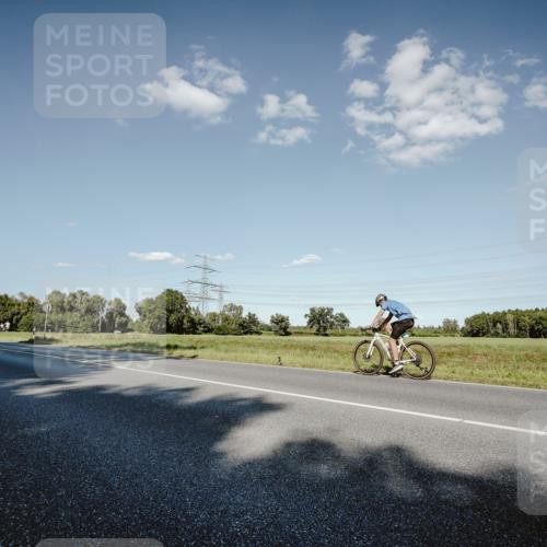 07.09.2025 - 19. Norderstedt Triathlon Michael Burmester http://msf.ph/oto/8859318 07.09.2025 15:45:49 Radfahren 883, 1527 meine-sportfotos.de