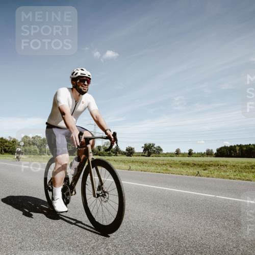 07.09.2025 - 19. Norderstedt Triathlon Michael Burmester http://msf.ph/oto/8859323 07.09.2025 12:43:11 Radfahren 145, 161 meine-sportfotos.de