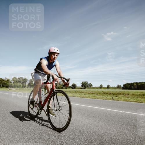 07.09.2025 - 19. Norderstedt Triathlon Michael Burmester http://msf.ph/oto/8859531 07.09.2025 12:45:09 Radfahren 1295 meine-sportfotos.de