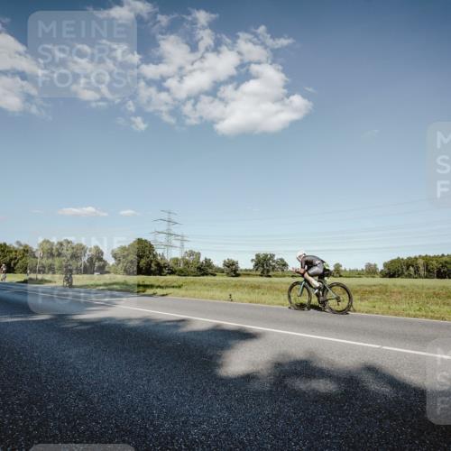 07.09.2025 - 19. Norderstedt Triathlon Michael Burmester http://msf.ph/oto/8859798 07.09.2025 15:48:49 Radfahren 384, 516, 522, 1405 meine-sportfotos.de
