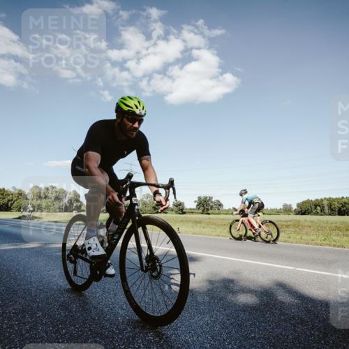 07.09.2025 - 19. Norderstedt Triathlon Michael Burmester http://msf.ph/oto/8859808 07.09.2025 15:48:51 Radfahren 384, 387, 516, 522, 1405 meine-sportfotos.de