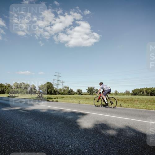 07.09.2025 - 19. Norderstedt Triathlon Michael Burmester http://msf.ph/oto/8859877 07.09.2025 15:49:21 Radfahren 934, 938 meine-sportfotos.de