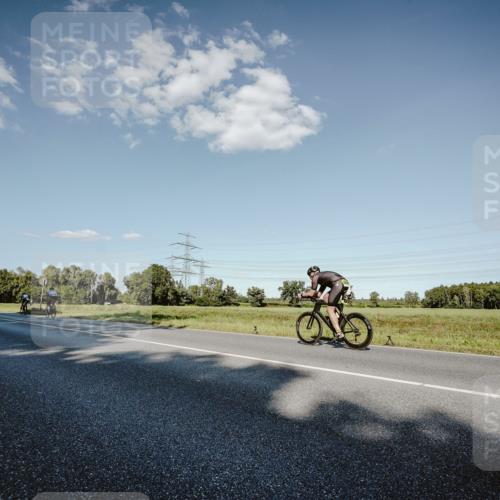 07.09.2025 - 19. Norderstedt Triathlon Michael Burmester http://msf.ph/oto/8859880 07.09.2025 15:49:23 Radfahren 934, 938 meine-sportfotos.de