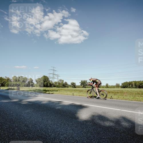 07.09.2025 - 19. Norderstedt Triathlon Michael Burmester http://msf.ph/oto/8859929 07.09.2025 15:49:42 Radfahren 501, 508, 1047 meine-sportfotos.de