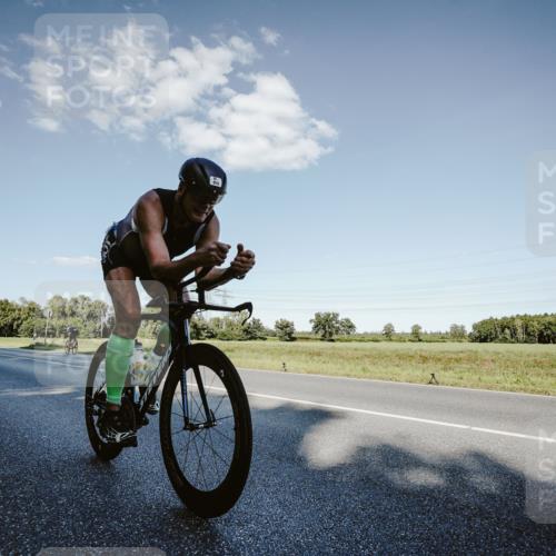 07.09.2025 - 19. Norderstedt Triathlon Michael Burmester http://msf.ph/oto/8859950 07.09.2025 15:49:53 Radfahren 882, 910 meine-sportfotos.de