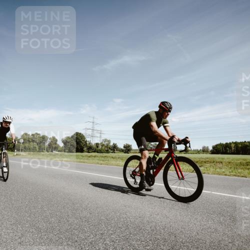 07.09.2025 - 19. Norderstedt Triathlon Michael Burmester http://msf.ph/oto/8859963 07.09.2025 12:50:07 Radfahren 344, 712, 781 meine-sportfotos.de