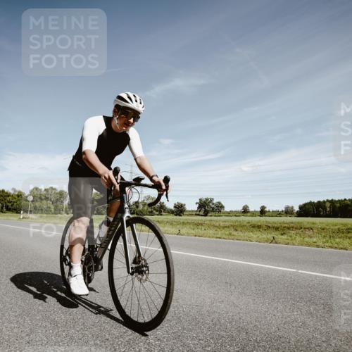 07.09.2025 - 19. Norderstedt Triathlon Michael Burmester http://msf.ph/oto/8859966 07.09.2025 12:50:07 Radfahren 344, 712, 781 meine-sportfotos.de