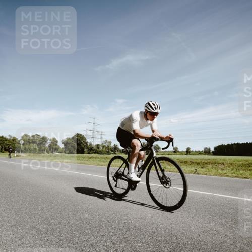 07.09.2025 - 19. Norderstedt Triathlon Michael Burmester http://msf.ph/oto/8859983 07.09.2025 12:50:20 Radfahren 241, 247, 330, 809 meine-sportfotos.de