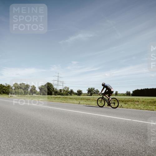 07.09.2025 - 19. Norderstedt Triathlon Michael Burmester http://msf.ph/oto/8859994 07.09.2025 12:50:22 Radfahren 241, 247, 330, 809 meine-sportfotos.de