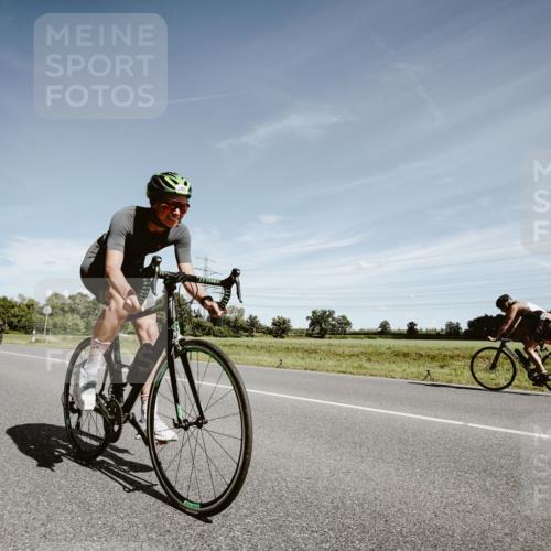 07.09.2025 - 19. Norderstedt Triathlon Michael Burmester http://msf.ph/oto/8860050 07.09.2025 12:50:53 Radfahren 301, 313, 1299 meine-sportfotos.de