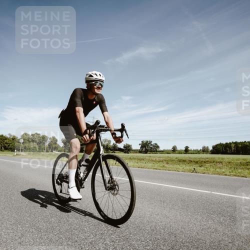 07.09.2025 - 19. Norderstedt Triathlon Michael Burmester http://msf.ph/oto/8860105 07.09.2025 12:51:39 Radfahren 723, 747, 1366 meine-sportfotos.de