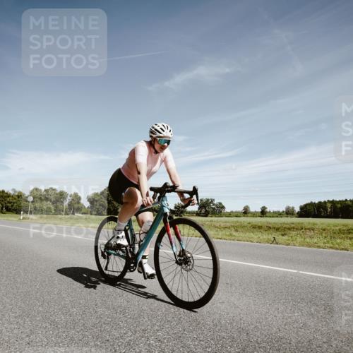 07.09.2025 - 19. Norderstedt Triathlon Michael Burmester http://msf.ph/oto/8860112 07.09.2025 12:51:43 Radfahren 329, 747, 1366 meine-sportfotos.de