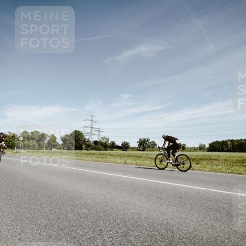 07.09.2025 - 19. Norderstedt Triathlon Michael Burmester http://msf.ph/oto/8860140 07.09.2025 12:51:52 Radfahren 211, 357, 745, 799 meine-sportfotos.de