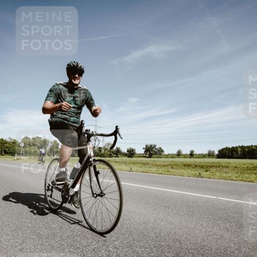 07.09.2025 - 19. Norderstedt Triathlon Michael Burmester http://msf.ph/oto/8860171 07.09.2025 12:52:10 Radfahren 232, 339, 343, 766 meine-sportfotos.de