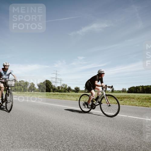 07.09.2025 - 19. Norderstedt Triathlon Michael Burmester http://msf.ph/oto/8860234 07.09.2025 12:52:55 Radfahren 1235, 1261, 1269 meine-sportfotos.de