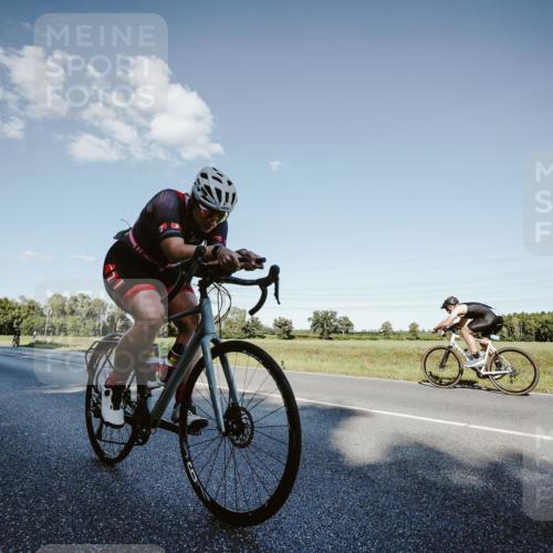 07.09.2025 - 19. Norderstedt Triathlon Michael Burmester http://msf.ph/oto/8860274 07.09.2025 15:51:55 Radfahren 408, 1074, 1075 meine-sportfotos.de