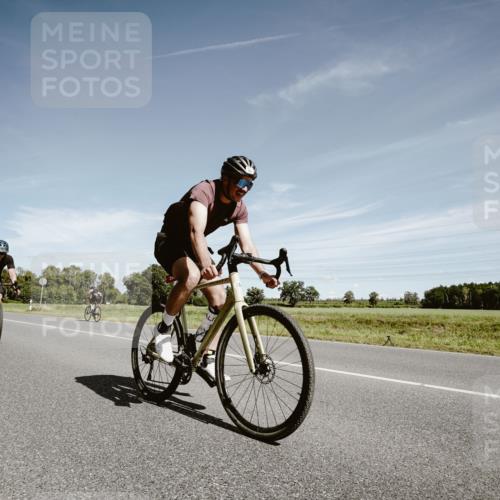07.09.2025 - 19. Norderstedt Triathlon Michael Burmester http://msf.ph/oto/8860307 07.09.2025 12:54:02 Radfahren 214, 264, 270, 349, 350 meine-sportfotos.de