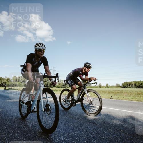 07.09.2025 - 19. Norderstedt Triathlon Michael Burmester http://msf.ph/oto/8860312 07.09.2025 15:52:07 Radfahren 454, 494, 512, 887, 1052, 1103, 1591 meine-sportfotos.de