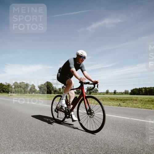07.09.2025 - 19. Norderstedt Triathlon Michael Burmester http://msf.ph/oto/8860325 07.09.2025 12:54:08 Radfahren 321, 334, 350 meine-sportfotos.de