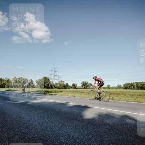 07.09.2025 - 19. Norderstedt Triathlon Michael Burmester http://msf.ph/oto/8860362 07.09.2025 15:52:25 Radfahren 951 meine-sportfotos.de