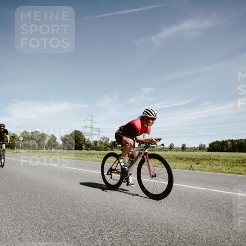07.09.2025 - 19. Norderstedt Triathlon Michael Burmester http://msf.ph/oto/8860388 07.09.2025 12:55:14 Radfahren 295, 320, 804, 1328 meine-sportfotos.de