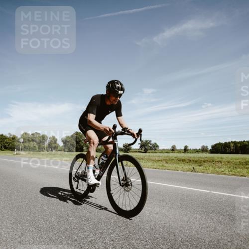 07.09.2025 - 19. Norderstedt Triathlon Michael Burmester http://msf.ph/oto/8860391 07.09.2025 12:55:14 Radfahren 295, 320, 804, 1328 meine-sportfotos.de
