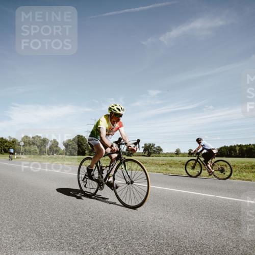 07.09.2025 - 19. Norderstedt Triathlon Michael Burmester http://msf.ph/oto/8860406 07.09.2025 12:55:27 Radfahren 332, 359 meine-sportfotos.de