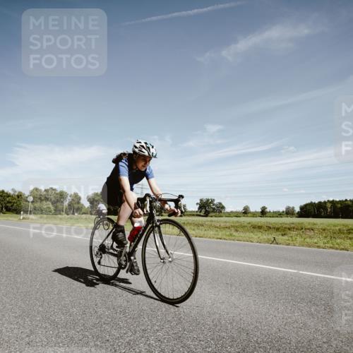 07.09.2025 - 19. Norderstedt Triathlon Michael Burmester http://msf.ph/oto/8860409 07.09.2025 12:55:29 Radfahren 332, 359, 1376 meine-sportfotos.de