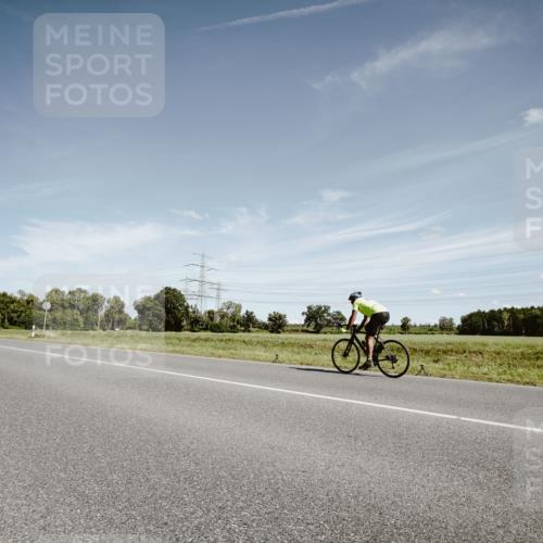 07.09.2025 - 19. Norderstedt Triathlon Michael Burmester http://msf.ph/oto/8860441 07.09.2025 12:55:49 Radfahren 193, 206 meine-sportfotos.de