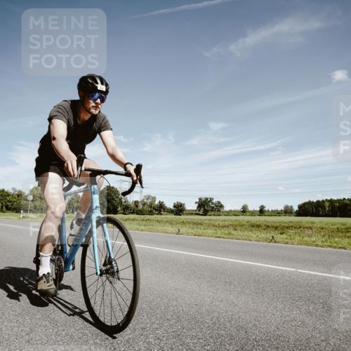 07.09.2025 - 19. Norderstedt Triathlon Michael Burmester http://msf.ph/oto/8860452 07.09.2025 12:55:57 Radfahren 177, 707 meine-sportfotos.de
