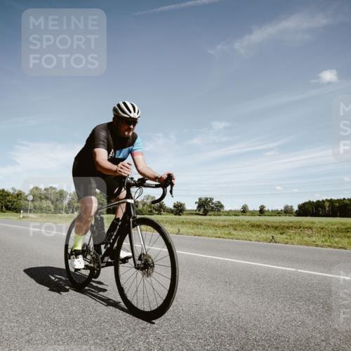 07.09.2025 - 19. Norderstedt Triathlon Michael Burmester http://msf.ph/oto/8860466 07.09.2025 12:56:12 Radfahren 171, 336, 337 meine-sportfotos.de