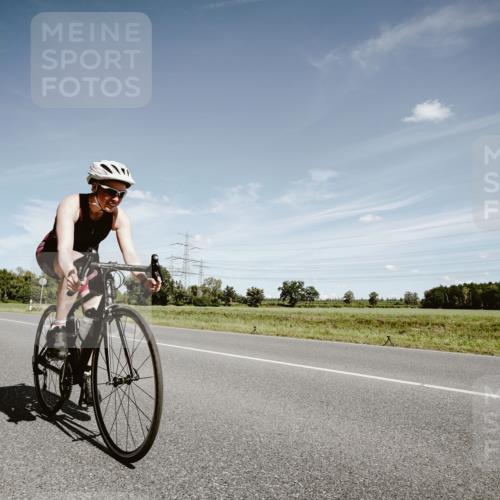 07.09.2025 - 19. Norderstedt Triathlon Michael Burmester http://msf.ph/oto/8860515 07.09.2025 12:56:47 Radfahren 265, 327, 345 meine-sportfotos.de