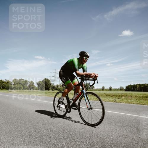 07.09.2025 - 19. Norderstedt Triathlon Michael Burmester http://msf.ph/oto/8860519 07.09.2025 12:56:49 Radfahren 141, 265, 327, 345 meine-sportfotos.de