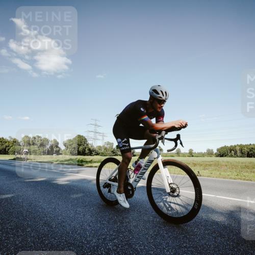 07.09.2025 - 19. Norderstedt Triathlon Michael Burmester http://msf.ph/oto/8860524 07.09.2025 15:53:16 Radfahren 415, 496, 497, 524, 886, 890, 1537, 1584 meine-sportfotos.de