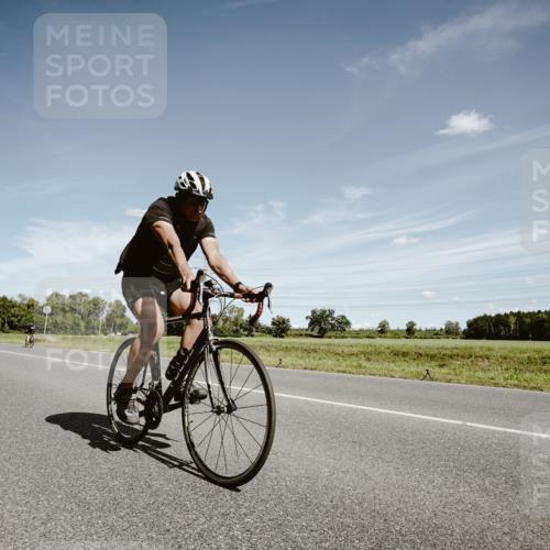 07.09.2025 - 19. Norderstedt Triathlon Michael Burmester http://msf.ph/oto/8860529 07.09.2025 12:56:52 Radfahren 141, 345 meine-sportfotos.de