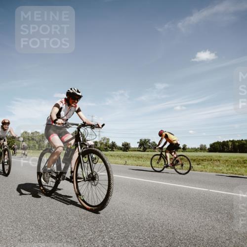 07.09.2025 - 19. Norderstedt Triathlon Michael Burmester http://msf.ph/oto/8860551 07.09.2025 12:57:02 Radfahren 1264, 1298 meine-sportfotos.de