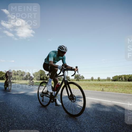 07.09.2025 - 19. Norderstedt Triathlon Michael Burmester http://msf.ph/oto/8860553 07.09.2025 15:53:30 Radfahren 362, 505, 864, 953, 1400 meine-sportfotos.de
