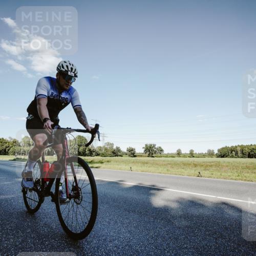 07.09.2025 - 19. Norderstedt Triathlon Michael Burmester http://msf.ph/oto/8860560 07.09.2025 15:53:32 Radfahren 505, 953, 1400 meine-sportfotos.de