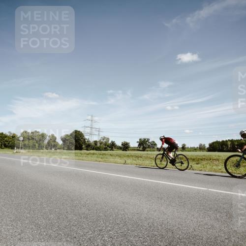 07.09.2025 - 19. Norderstedt Triathlon Michael Burmester http://msf.ph/oto/8860600 07.09.2025 12:57:36 Radfahren 157, 298, 1352 meine-sportfotos.de