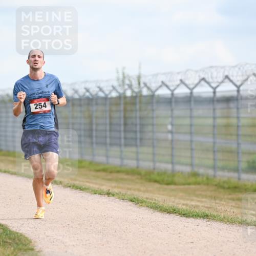 14.09.2025 - Airport Race Dr. Thomas Lammeyer http://msf.ph/oto/8860795 14.09.2025 11:50:27 Laufen 254 meine-sportfotos.de