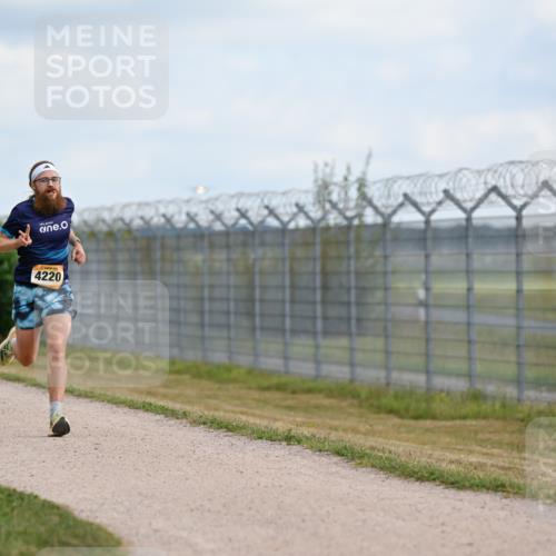 14.09.2025 - Airport Race Dr. Thomas Lammeyer http://msf.ph/oto/8860924 14.09.2025 11:52:23 Laufen 4220 meine-sportfotos.de