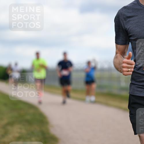 14.09.2025 - Airport Race Dr. Thomas Lammeyer http://msf.ph/oto/8861336 14.09.2025 11:56:34 Laufen 42, 1123 meine-sportfotos.de