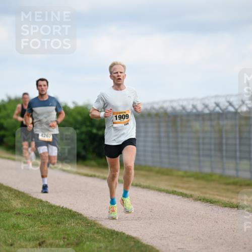 14.09.2025 - Airport Race Dr. Thomas Lammeyer http://msf.ph/oto/8861431 14.09.2025 11:57:16 Laufen 4267, 1909, 1909 meine-sportfotos.de