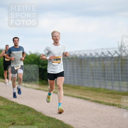 14.09.2025 - Airport Race Dr. Thomas Lammeyer http://msf.ph/oto/8861432 14.09.2025 11:57:16 Laufen 4267, 1909, 1909 meine-sportfotos.de