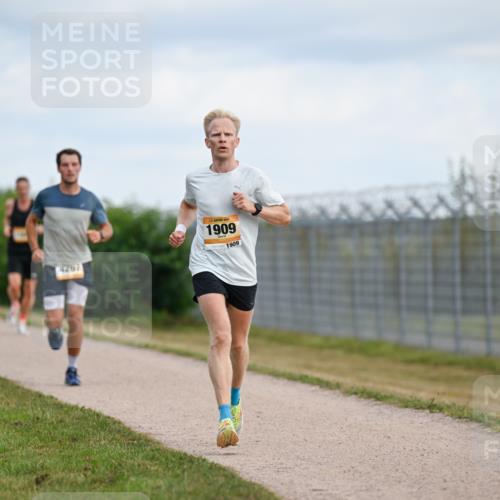 14.09.2025 - Airport Race Dr. Thomas Lammeyer http://msf.ph/oto/8861434 14.09.2025 11:57:16 Laufen 4267, 1909, 1909 meine-sportfotos.de