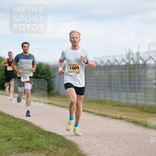 14.09.2025 - Airport Race Dr. Thomas Lammeyer http://msf.ph/oto/8861436 14.09.2025 11:57:17 Laufen 4267, 1909, 1909 meine-sportfotos.de