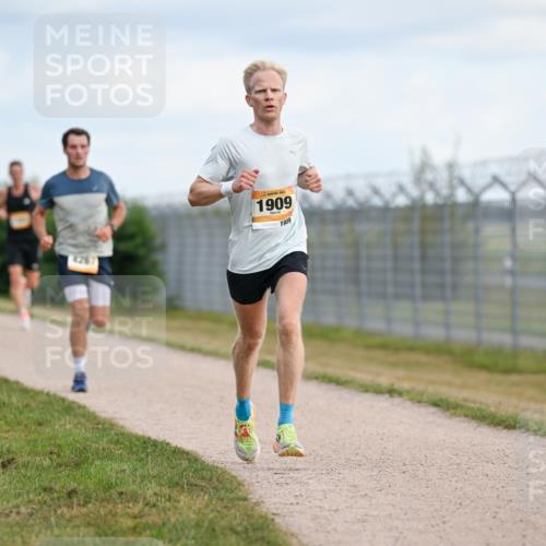 14.09.2025 - Airport Race Dr. Thomas Lammeyer http://msf.ph/oto/8861439 14.09.2025 11:57:17 Laufen 4267, 1909, 1909 meine-sportfotos.de