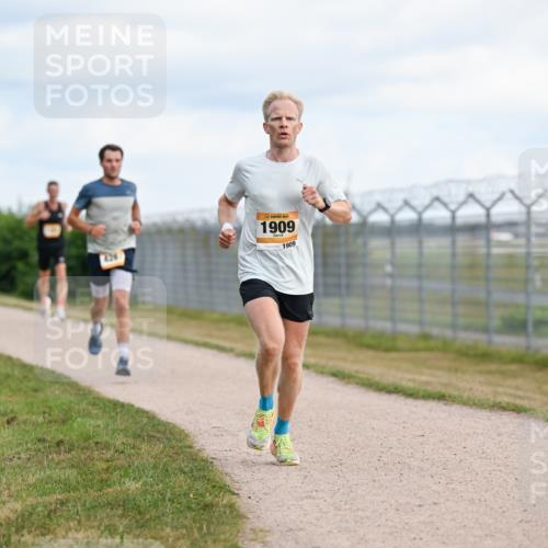 14.09.2025 - Airport Race Dr. Thomas Lammeyer http://msf.ph/oto/8861446 14.09.2025 11:57:18 Laufen 426, 1909, 1909 meine-sportfotos.de