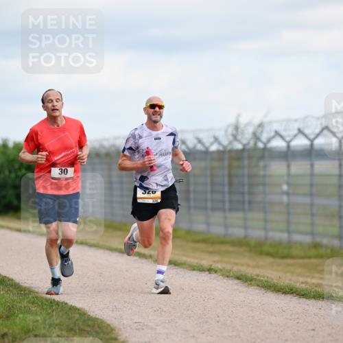14.09.2025 - Airport Race Dr. Thomas Lammeyer http://msf.ph/oto/8861524 14.09.2025 11:57:39 Laufen 30, 320, 326 meine-sportfotos.de