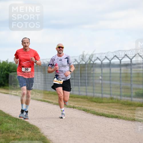 14.09.2025 - Airport Race Dr. Thomas Lammeyer http://msf.ph/oto/8861527 14.09.2025 11:57:40 Laufen 30, 320 meine-sportfotos.de